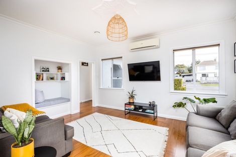 Photo of property in 319 Carrington Street, Vogeltown, New Plymouth, 4310