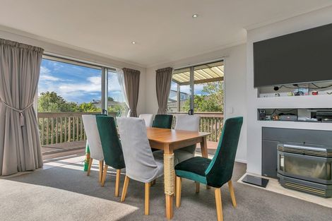 Photo of property in 16 Alma Street, Te Atatu South, Auckland, 0610