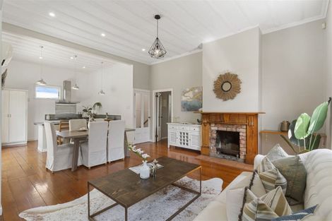 Photo of property in 30 Rutland Road, Stanley Point, Auckland, 0624