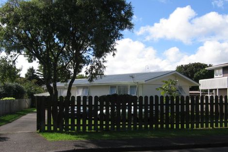 Photo of property in 3 Bridgens Avenue, Te Atatu Peninsula, Auckland, 0610