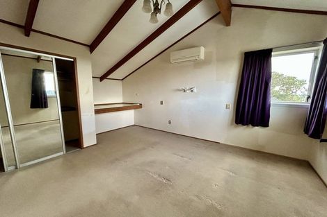 Photo of property in 25 St Simon Place, Botany Downs, Auckland, 2010