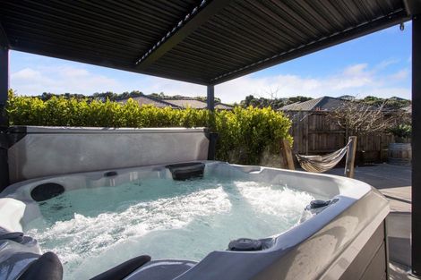 Photo of property in 6 Shoreview Close, Omokoroa, 3114