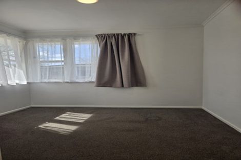 Photo of property in 32 Roberts Road, Te Atatu South, Auckland, 0610