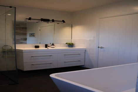 Photo of property in 22 Taikata Road, Te Atatu Peninsula, Auckland, 0610