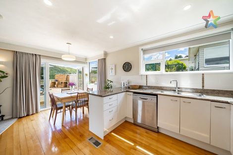 Photo of property in 11 Manor Drive, Stokes Valley, Lower Hutt, 5019