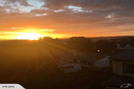 Photo of property in 1/57 Target Road, Totara Vale, Auckland, 0629