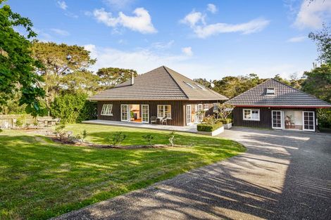 Photo of property in 137 Brian Crescent, Stanmore Bay, Whangaparaoa, 0932