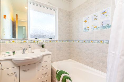 Photo of property in 8 Fitzpatrick Street, Newlands, Wellington, 6037