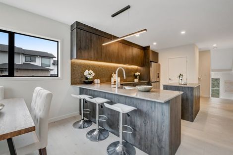 Photo of property in 5 Kawau Close, Orewa, 0931