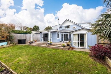 Photo of property in 8 York Crescent, Westown, New Plymouth, 4310