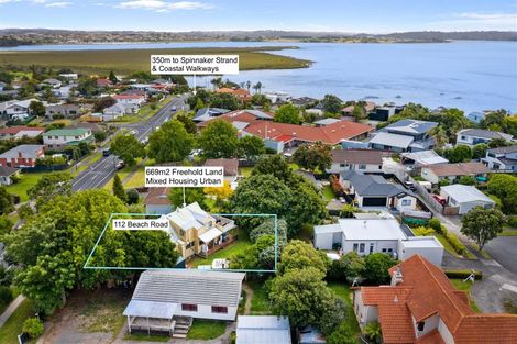 Photo of property in 112 Beach Road, Te Atatu Peninsula, Auckland, 0610