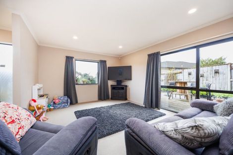 Photo of property in 23 Woodgate Court, Fitzherbert, Palmerston North, 4410