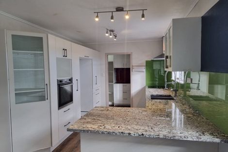 Photo of property in 11 Matipo Road, Te Atatu Peninsula, Auckland, 0610