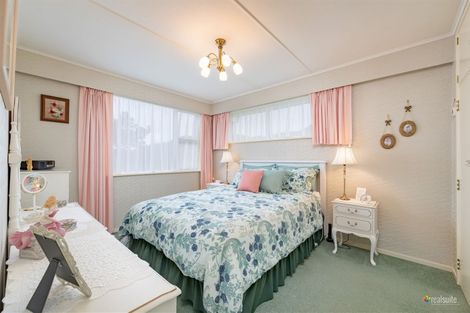 Photo of property in 15 Maple Grove, Maungaraki, Lower Hutt, 5010