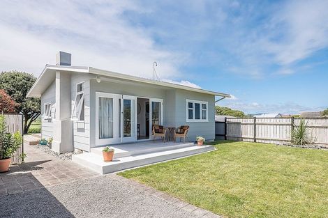 Photo of property in 22 Gawler Street, Te Horo Beach, Otaki, 5581