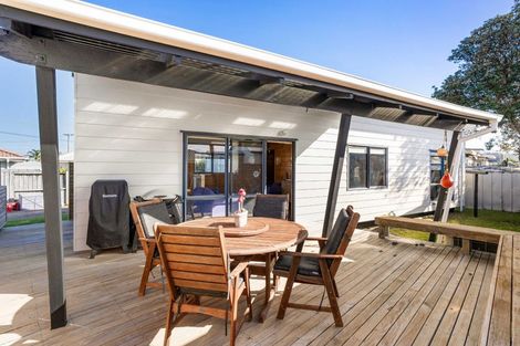 Photo of property in 229b Ocean Road, Whangamata, 3620