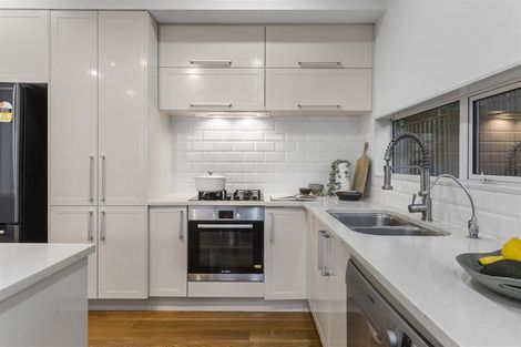 Photo of property in 26 Seaview Road, Castor Bay, Auckland, 0620