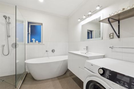 Photo of property in 77 West Harbour Drive, West Harbour, Auckland, 0618