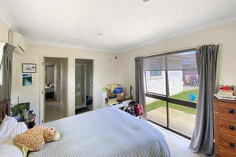 Photo of property in 9 Jessika Place, Conifer Grove, Takanini, 2112