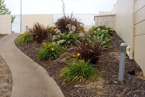 Photo of property in 7e/60 Masons Road, Oteha, Auckland, 0632