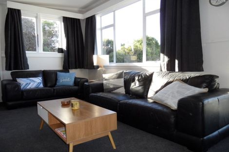 Photo of property in 10 Miro Street, Kaka Point, 9271