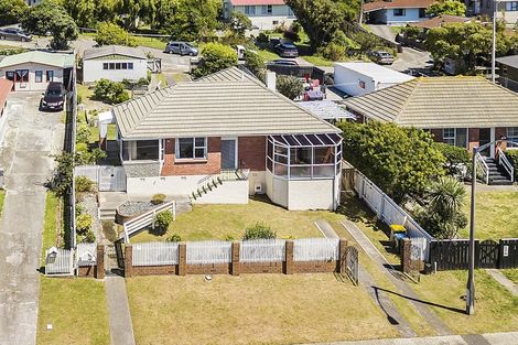Photo of property in 130 Main Road, Titahi Bay, Porirua, 5022
