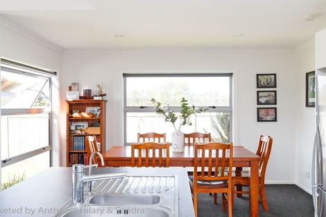 Photo of property in 17 Lorenzo Place, Kelvin Grove, Palmerston North, 4414