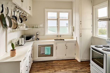 Photo of property in 75a Pirie Street, Mount Victoria, Wellington, 6011