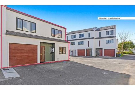 Photo of property in Lynn Park Terrace, 28/12 Ambrico Place, New Lynn, Auckland, 0600