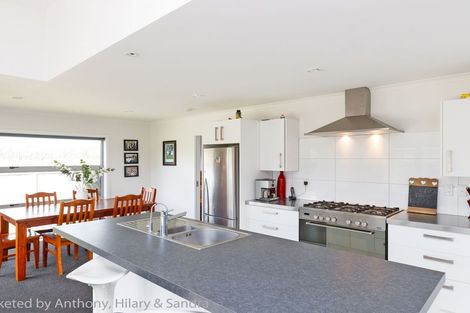 Photo of property in 17 Lorenzo Place, Kelvin Grove, Palmerston North, 4414