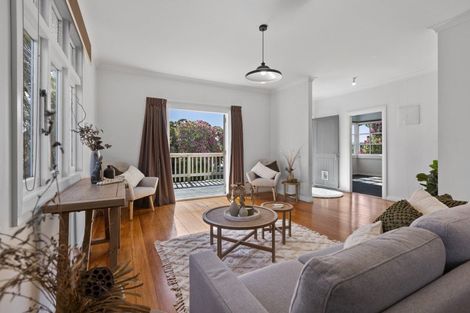 Photo of property in 2 Chilman Street, Strandon, New Plymouth, 4312