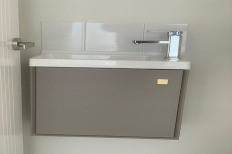 Photo of property in 28 Parahau Road, Papakura, 2110