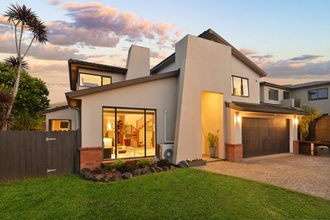 Photo of property in 19 South Kensington Way, Henderson, Auckland, 0612