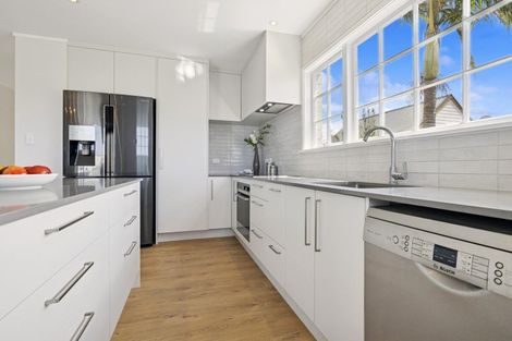 Photo of property in 24 Salem Place, Torbay, Auckland, 0630