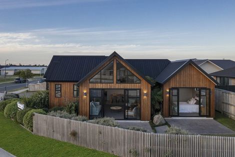 Photo of property in 2 Harding Drive, Papamoa Beach, Papamoa, 3118