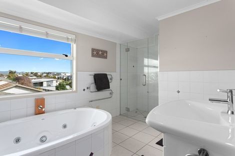 Photo of property in 5 Esplanade Rise, Coastlands, Whakatane, 3120