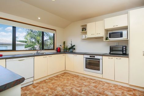 Photo of property in 20 Killygordon Place, Massey, Auckland, 0614