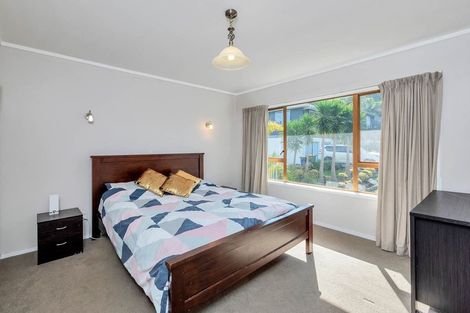 Photo of property in 1/2a Carlisle Road, Browns Bay, Auckland, 0630