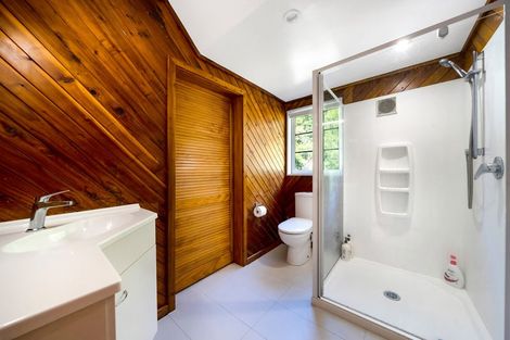 Photo of property in 105 Grassmere Road, Henderson Valley, Auckland, 0612