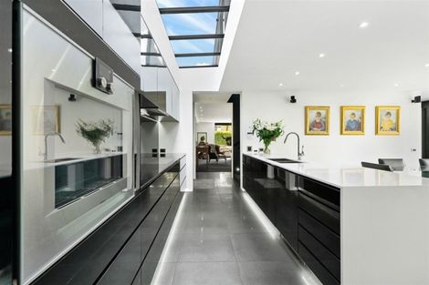 Photo of property in 116 Aikmans Road, Merivale, Christchurch, 8014