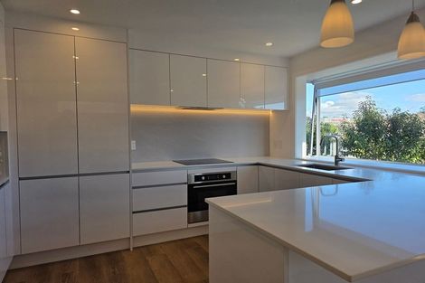 Photo of property in 2a Holiday Road, Stanmore Bay, Whangaparaoa, 0932