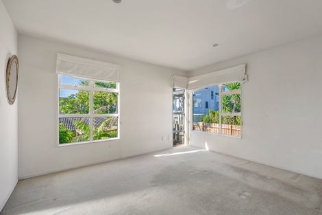 Photo of property in 2/13 Stoneleigh Court, Sunnynook, Auckland, 0632