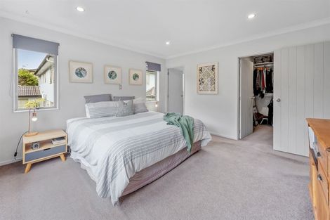 Photo of property in 31 Harrowglen Drive, Northcross, Auckland, 0632