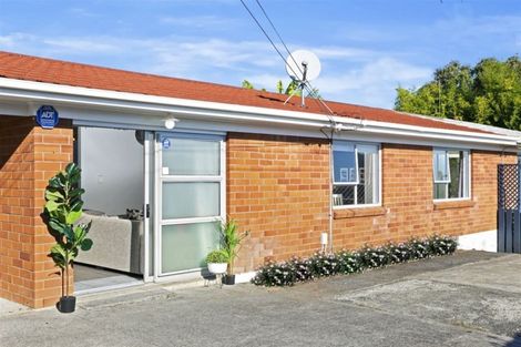 Photo of property in 2/17 Islington Avenue, New Lynn, Auckland, 0600