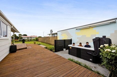 Photo of property in 8 Hughson Place, Opunake, 4616