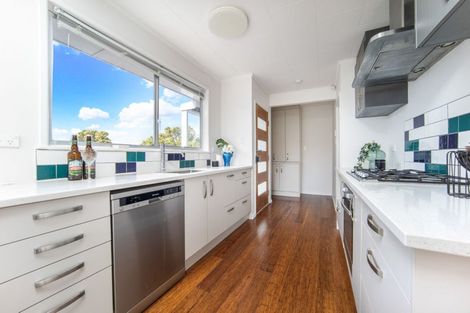 Photo of property in 90 Lantana Road, Green Bay, Auckland, 0604