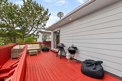 Photo of property in 68 Awaroa Road, Sunnyvale, Auckland, 0612