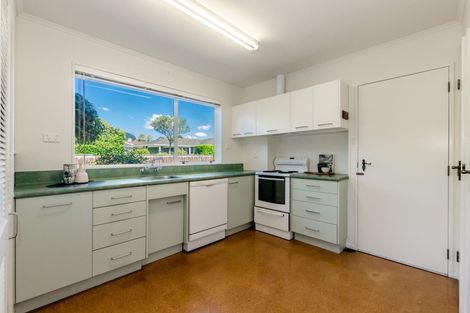 Photo of property in 2a Rewarewa Crescent, Waikanae, 5036