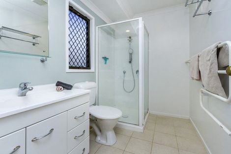 Photo of property in 1/6 Wykeham Place, Glenfield, Auckland, 0629