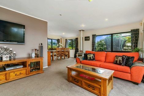 Photo of property in 9 San Fernando Way, Henderson, Auckland, 0612